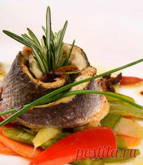 Морской окунь по-ливорнски