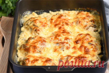 Куриные отбивные под белым соусом в духовке.