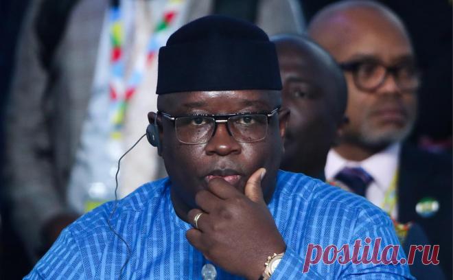 Глава Сьерра-Леоне заявил о надежде положить конец конфликту на Украине. Президент Маада Био выразил надежду на скорейшее прекращение конфликта на Украине, поскольку Сьерра-Леоне зависит от импорта зерна и удобрений. В достижении мира может помочь миссия африканских лидеров, считает он