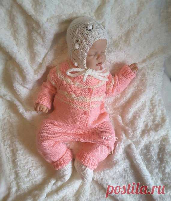 Baby girl Coming Home outfit Hand knitted baby romper Baby knitted clothes Baby girl wool overall Knitted newborn outfit Baby pink knit set Baby girl Coming Home outfit. Hand knitted baby romper. Baby knitted clothes. Baby girl wool overall. Knitted newborn outfit. Baby pink knit set.  ****  Comfortable warm jumpsuit for newborn. Knitted from a soft wool blend yarn. Wool mark laster soft and silky, has a nice Shine and
