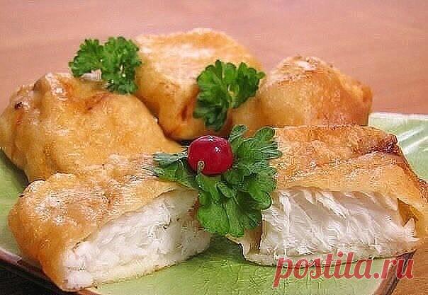 6 рецептов кляра для рыбы.
1. Рыба в сырном кляре
Рыба в этом кляре получается очень вкусная и достаточно сытная.
Ингредиенты:
- 200 гр филе рыбы
- 3 ст. ложки майонеза
- 4 яйца
- 100 гр твердого сыра
Приготовление:
1. Сыр натираем на крупной терке, смешиваем с яйцами и майонезом. 2. Все тщательно перемешиваем, добавляем соль, перец и муку. Все снова перемешиваем. 
3. Берем филе рыбы, режем на небольшие кусочки, обмакиваем каждый в сырный кляр и обжариваем с обеих сторон н...