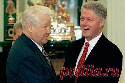 Стало известно о планах США откупиться от России за расширение НАТО в 1990-х. Бывший президент США Билл Клинтон в 1990-х годах предлагал российскому президенту Борису Ельцину большие инвестиции в Россию в обмен на одобрение Москвой расширения НАТО на Восток. О планах откупиться от России стало известно из рассекреченных стенограмм бесед двух лидеров, доступных на сайте Президентской библиотеки.
