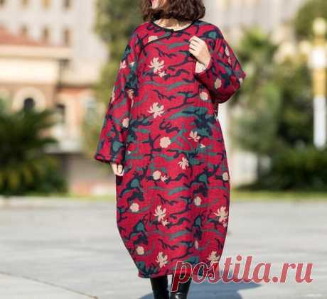 Cotton linen winter dress, plus velvet dress, red oversized robe 【Fabric】 Cotton, linen Lining plus velvet 【Color】 red 【Size】 Shoulder width is not limited Shoulder + Sleeve 68cm / 27 Cuff around 37cm / 14.4 Bust 158cm / 62 Length 124cm / 48  Have any questions please contact me and I will be happy to help you.