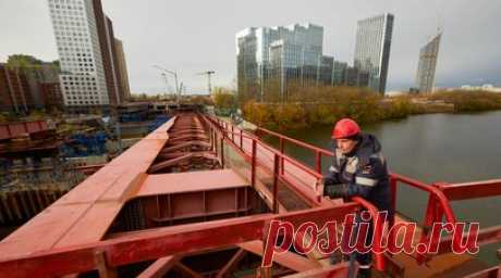 Финальный этап строительства моста через Москву-реку в ЗАО начнётся в ноябре. На строительстве автомобильного моста через Москву-реку в створе Берегового проезда на западе столицы задействовано более 300 человек и 30 единиц техники. Читать далее