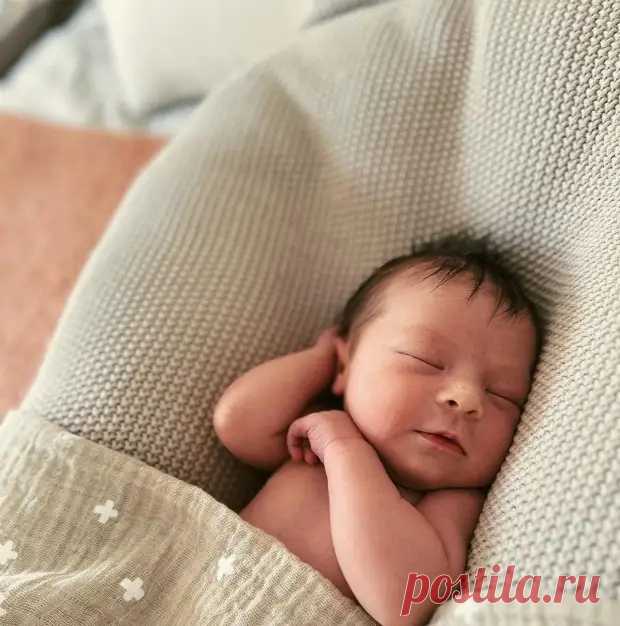 Брюс Уиллис — дедушка, Деми Мур — бабушка: их дочь впервые стала мамой и показала малышку - Parents.ru - 26 апреля - 43637759140 - Медиаплатформа МирТесен