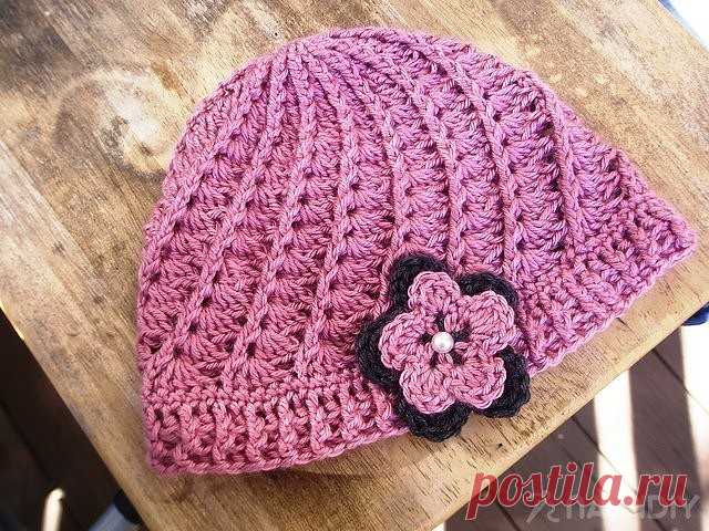 ШАПКА ЕРМОЛКА КРЮЧКОМ,
описание: http://nash-diy.ru/vjazanie-aksessuary/golovnye-ubory-letnie/10-shapka-ermolka-krjuchkom.html
