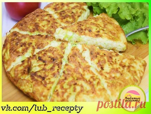 Знакомая из Индии научила меня так вкусно готовить запеканку из кабачков, вкуснее мяса!

Ингредиенты:
Кабачок - 1 шт.
Луковица - 1/2 шт.
Яйца - 2 шт.
Растительное масло - по вкусу
Соль - по вкусу
Перец - по вкусу

Приготовление:
1. Порезать лук кубиком и обжарить до золотистости на растительном масле. Кабачок порезать тонко и отправить к луку. Готовить под закрытой крышкой 10-15 мин до мягкости.
2. Яйца перебить до однородности с солью и перцем. Уже готовые кабачки отправи...