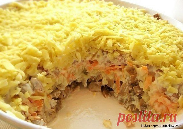 Салат слоеный с мясом и грибами.