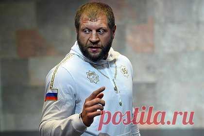 Александр Емельяненко женился. Российский боец смешанного стиля (MMA) Александр Емельяненко женился. Избранницей 41-летнего спортсмена стала его бывшая супруга Полина Селедцова. Брак был зарегистрирован в Москве, в Мещанском отделе ЗАГСа. «Самый лучший день», — написал Емельяненко в социальных сетях.