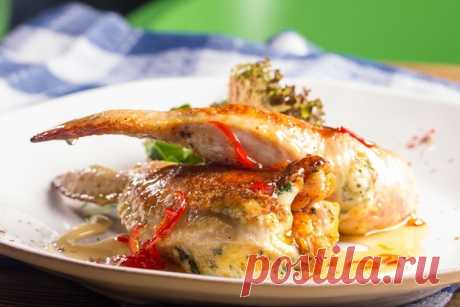 КУРИНЫЕ КРЫЛЫШКИ С СЫРОМ СУЛУГУНИ.