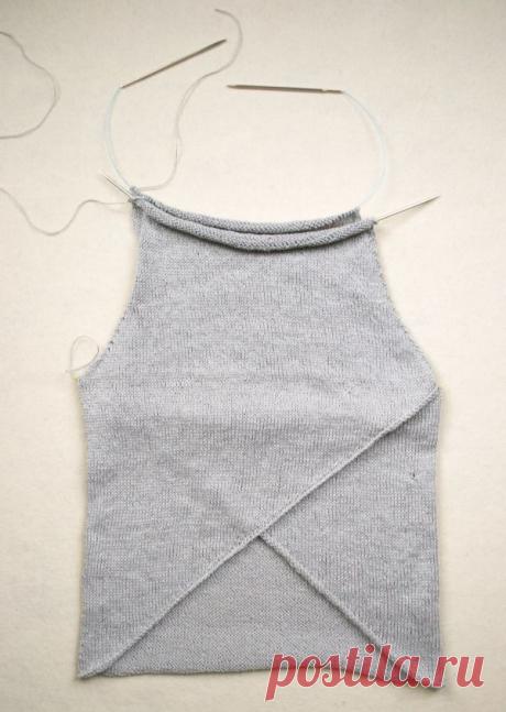 Laura's Loop: Tulip Tank Top - The Purl Bee - Knitting Crochet Sewing Embroidery Crafts Patterns and Ideas! | Süveter, Örgü, Örgü eğitimleri 27.Haz.2014 - At first bud a tulip’s elongated petals are packed tightly, protectively hugging its center, but it doesn’t take long for the stance of the petals to soften. Those lovely ovals separate slightly and open finally, giving a glimpse of what’s inside. Even as the petals flounce, they remain in an embrace, now catching the su...