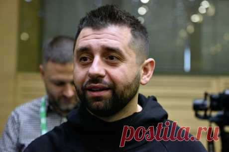 В партии Зеленского придумали премию за политические ляпы депутатов. Депутатов партии президента Украины Владимира Зеленского будут награждать премией «Золотая сосна» за ляпы в политической деятельности во время неофициального съезда в городе Трускавец. О задумке сообщил глава фракции президентской партии в Верховной Раде Давид Арахамия.