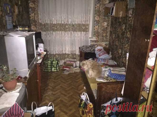 В комнате был полный бардак и из нее сделали пафосную спальню. Фото До/После.