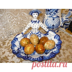 Яйца пасхальные в луковой шелухе 