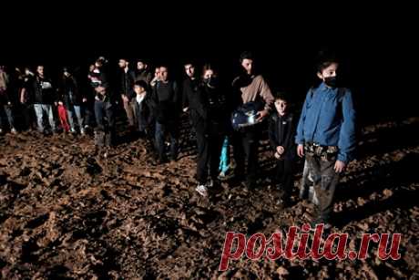 В Латвии нелегальных мигрантов поселили в люксовые апартаменты. В Латвии мигрантов из стран Ближнего Востока, нелегально проникших в страну через территорию Белоруссии, поселили в люксовые апартаменты на территории реабилитационного центра МВД в Юрмале. Глава МВД страны Линда Мурниеце потребовала объяснить это решение и указала, что такой подход может лишь усилить поток нелегалов.