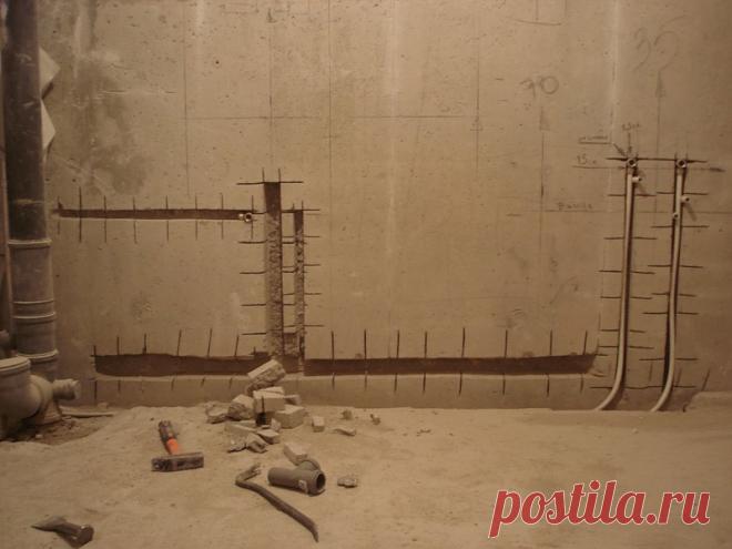 Штробление под электропроводку Прежде, чем сделать штробу в стене, убедитесь, что на пути новой проводки не лежит старый кабель, а если он есть, проверьте, обесточен ли он. Определить это поможет специальный индикатор. Далее тщательно подготавливаем стены. Удаляем остатки старых обоев и других отделочных материалов, которые могут забить кожух рабочего аппарата и привести к короткому замыканию. Следующий этап – […]