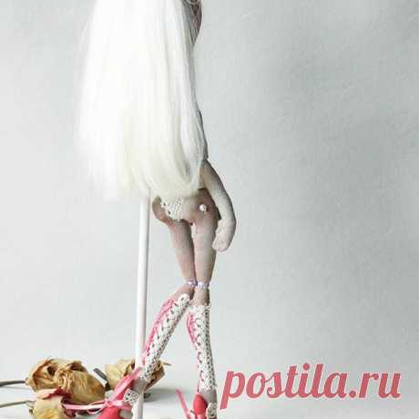 Сегодня я была стилистом-парикмахером😃 Вытянула утюжком козьи кудри и ровненько подстригла💪 Волосы как шёлк😍
____________________________________
#тело #теломечты #арт#кукларучнойработы #кукла#текстильнаякукла #шарнирнаякукла #art#artdoll #doll #dollmaker #fashion #style #sexy #designdoll #beautydoll #fashiondoll #collectiondoll#rostov #ростов#ручнаяработа #handmade #handmadedoll #textiledoll #fabricdoll #процесс #creativedolls #creation#блондинка