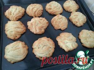 Печенье домашнее "На мясорубке" - кулинарный рецепт
• Мука 	— 3 стак. 	
• Яйцо	(2 крупных или 3 небольших) — 3 шт 	
• Масло сливочное или маргарин — 250 г 	
• Сахар	— 1 стак. 	
• Сода	— 1/2 ч. л. 	
• Ванилин	— 1/2 ч. л.