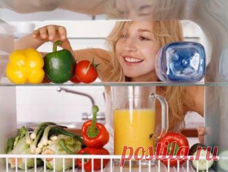 10 продуктов, которые нельзя хранить в холодильнике (а мы все равно храним) Мы складываем продукты в холодильник почти машинально, часто совсем не задумываясь о том, а можно ли их там хранить. А вот нельзя - по крайней мере, некоторых из них.