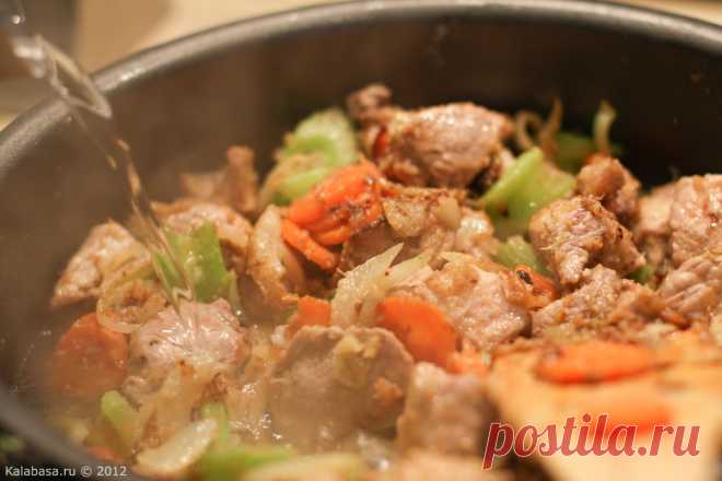 Рагу со свининой, овощами и лапшой
