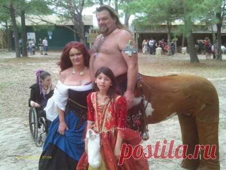 » 15 Most Awkward Family Photos