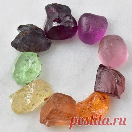 Запись на стене И это все гранаты! #минералы, #коллекцияминералов, #минерал, #коллекция, #минколлекция, #коллекция_минералов #гранат