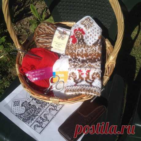 Петушки на варежках от Л. Назиной.