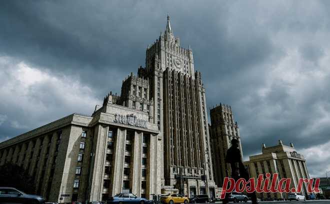 МИД вызвал временного поверенного в делах Италии. Временного поверенного в делах Италии Джованни Скопа пригласили в МИД России из-за развернутой «антироссийской» информационной кампании, сообщило российское ведомство.