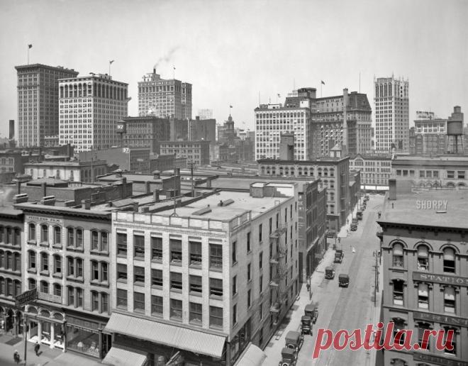 Detroit Skyline: 1918 Detroit circa 1918. 