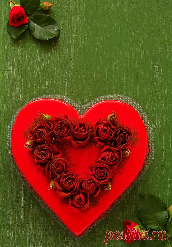 Шоколадно-малиновый торт. - Люблю готовить.