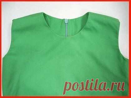 ​Обработка цельнокроенными обтачками горловины и пройм платья