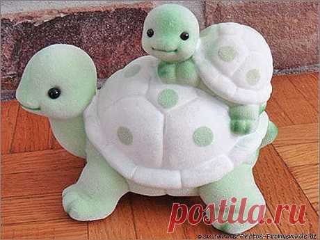 РЕЦЕПТ ЖЕЛЕЙНОГО ТЕСТА ДЛЯ ЛЕПКИ ФИГУРОК ПО ТИПУ PLAY-DOH.  
 
Предлагаю рецепт желейного теста для лепки по типу Play-Doh, который мы используем вместо покупного. Это тесто намного мягче и податливее, чем многие другие рецепты теста для лепки. Попробуйте!
 
Рецепт желейного теста для лепки по типу Play-Doh:
 
1) 1 ст белой муки высшего сорта
2) 1/2 ст екстра соли
3) 1 пакетик желе
4) 1/2 ст воды
5) пищевой краситель (1 ч ложку)
6) 2 ст ложки лимонной кислоты
7) 2 ст ложки...