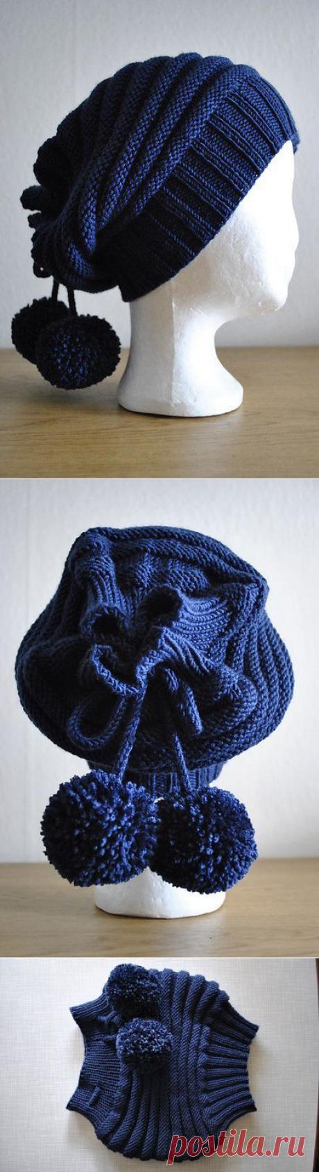 Шапка-труба с помпонами