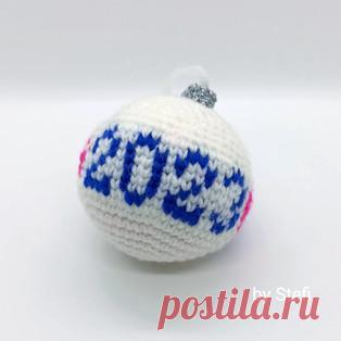 Ёлочный шарик 2023 амигуруми. Схемы и описания для вязания игрушек крючком! Бесплатный мастер-класс от Стефании Плахота по вязанию ёлочного шарика к 2023 году. Диаметр вязаной крючком игрушки примерно 6 см. Для изготовления та…