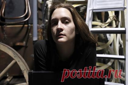 Внучка Олега Янковского получила награду на американском фестивале искусств SXSW. Российская актриса Елизавета Янковская получила награду американского фестиваля искусств South by Southwest (SXSW). Речь идет о специальном упоминании жюри SXSW за роль в фильме «Ника», сюжет которого рассказывает о трагической судьбе советской поэтессы Ники Турбиной, прославившейся в детстве и погибшей в 27 лет.