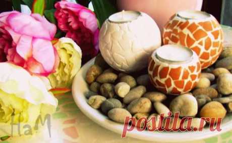 Подсвечники из пенопласта с мозаикой яичной скорлупой.