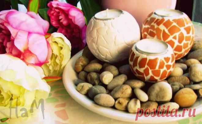 Подсвечники из пенопласта с мозаикой яичной скорлупой.