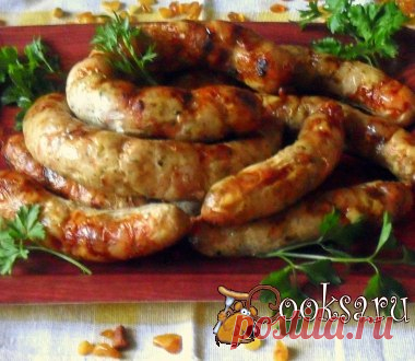 Домашняя рыбная колбаса #колбаса #кулинария #рыба #домашняя #вкусно #рецепты Вы пробовали домашнюю колбасу? А из рыбы? Колбаса приготовлена из трески, в горячем виде её можно подать с гарниром, а в холодном, как закуску. Треска (свежая; средняя) — 3 шт; Сало (свежее) — 250 г; Лук репчатый — 1 шт; Чеснок — 5 зуб.; Яйцо куриное (вареное) — 3 шт; Субпродукты (кишки свиные) ; Соль (по вкусу) ; Перец черный (молотый) ; Зелень петрушки (сушеная) ; Растительное масло (для жарения) ; Кориандр…