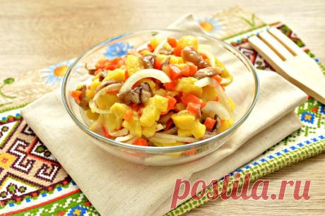 Овощной салат с маринованными опятами - рецепт с фото пошагово