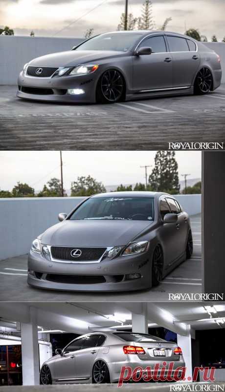 Lexus GS430.