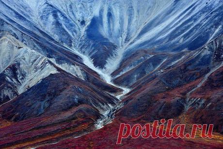 Смотри на каждую утреннюю зарю, как на начало твоей жизни, и на каждый закат солнца, как на конец ее. Пусть каждая из этих кратких жизней будет отмечена каким-нибудь добрым поступком, какой-нибудь победой над собой или приобретенным знанием (Джон Рескин).