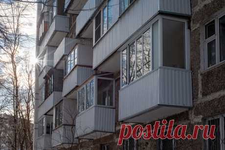 Москвичи расхотели покупать жилье. В январе 2024 года жители Москвы расхотели покупать жилье — спрос на приобретение как первичного, так и вторичного жилья в столице снизился. Такие данные приводят аналитики компании «Метриум». Так, число договоров купли-продажи снизилось на 3 процента, а договоров долевого участия в строительстве — на 8 процентов.