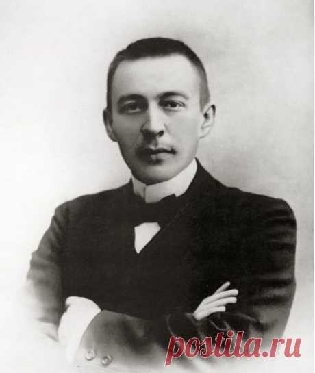 Сергей Рахманинов: краткая биография, интересные факты, видео

Сергей Васильевич Рахманинов из дворян. Родился 1 апреля 1873 года в усадьбе Семеново Новгородской губернии. 
Свой талант он унаследовал по отцовской линии. Дед Сергея давал фортепианные концерты в Тамбове, Петербурге и Москве. С ранних лет Сергей заинтересовался музыкой. Первые уроки музыкальной грамоты в 4 года он получил от своей матери Любови Петровны. С 9 лет учился в консерватории Санкт-Петербурга.