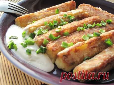 Колбаса из картофельного пюре с кислой капустой.
