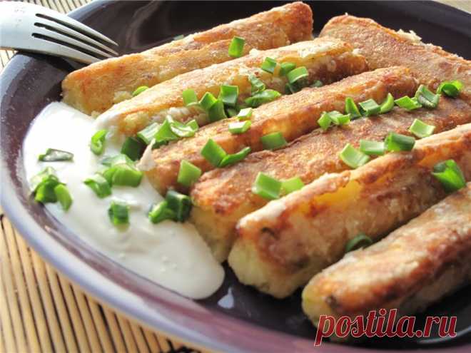 Колбаса из картофельного пюре с кислой капустой.