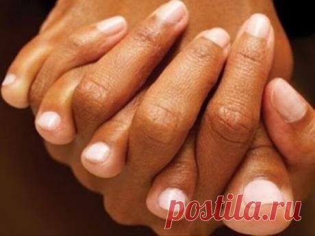 ОМОЛАЖИВАЮЩЕЕ ПЕРЕПЛЕТЕНИЕ⠀
Древние учёные заметили- первыми стареть начинают ноги, а дальше весь организм. Ведь именно на ногах сосредоточено множество нервных окончаний и рефлекторных зон.⠀
ПЕРЕПЛЕТЕНИЕ ПАЛЬЦЕВ РУК И НОГ В ПОЛОЖЕНИИ СИДЯ:
Переплетите пальцы правой руки с пальцами ног левой ноги. Сохраняй такое положение в течение 1 м...