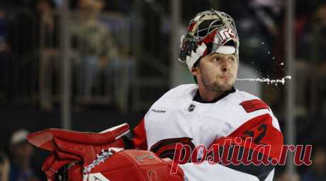 Шатаут Кочеткова в первом матче за сезон принёс «Каролине» победу над «Рейнджерс». «Каролина Харрикейнз» в гостях одолел «Нью-Йорк Рейнджерс» в матче регулярного чемпионата НХЛ. Читать далее