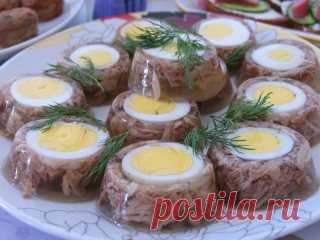 Как правильно приготовить вкусный холодец...
Основные правила приготовления хорошего холодца
Для того чтобы приготовить прозрачный холодец, необходимо помнить 
несколько простых правил, придерживаясь которых можно будет без труда 
сотворить этот кулинарный шедевр.
Правило 1. Выбор основного ингредиента – мяса.
Готовить холодец можно из любого мяса (из курицы, из свинины, из 
говядины, из свиных ножек и т.д.), самое главное, правильно выбрать 
основной продукт.
Покупать такой важный в холодце