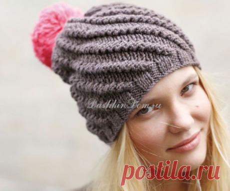 Вязаная шапочка со спиралевидным узором