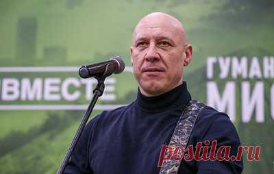 Артисты вручили сертификаты за подбитые в зоне СВО танки на концерте "Русского радио". Часть средств предоставили Юрий Киселев, группа "Земляне", Юлия Барановская, Григорий Лепс, Николай Басков и Елена Север
